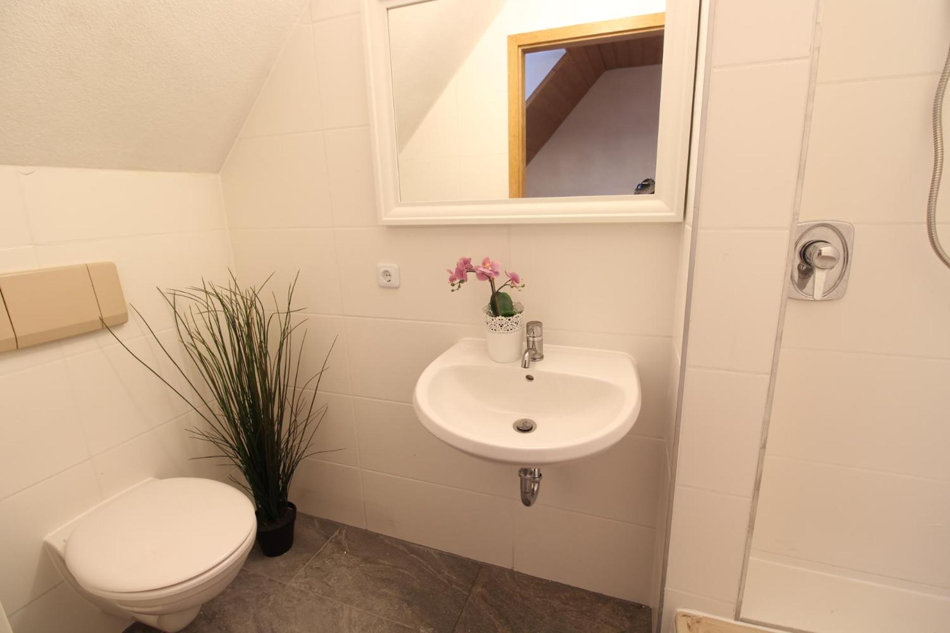 Hotel Ulm Zentrum - Komplettes Zimmer, Hochbett, Android Tv & Eigenem Bad - Perfekt Fuer Familien & Gruppen Exterior foto